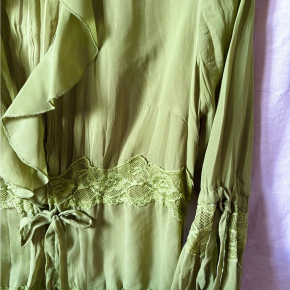 Witchy green ruffled flowy blouse - Picture 2 of 4